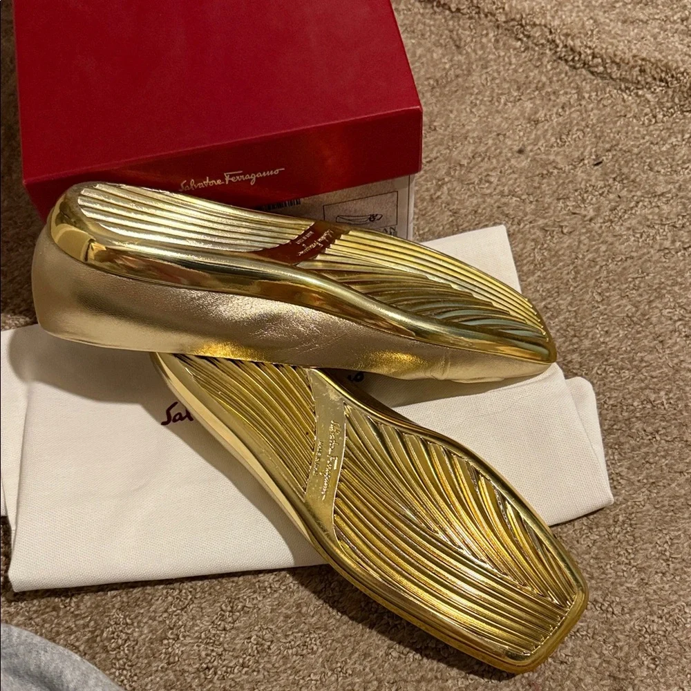 Salvatore Ferragamo Gold Flats - Picture 6 of 7